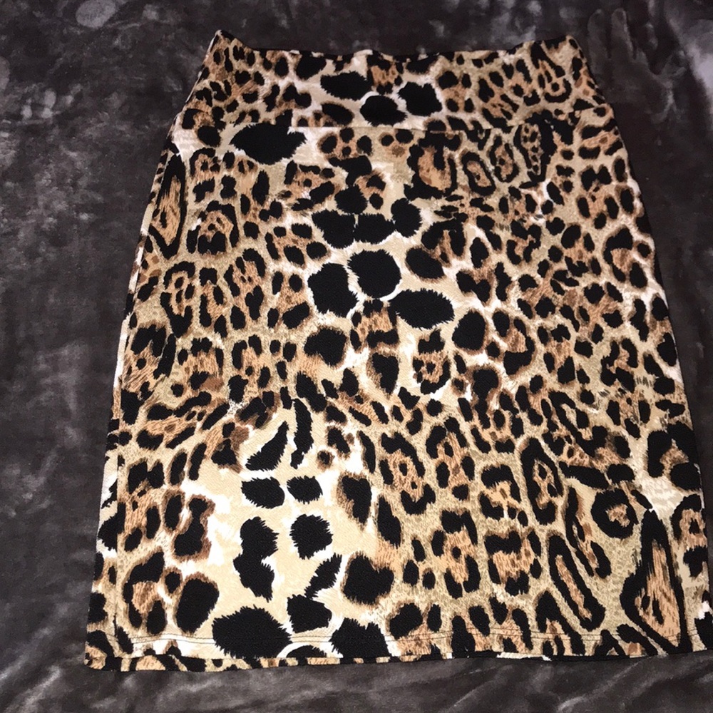 LuLaRoe Sz M Pencil Skirt-can be worn as scarf too